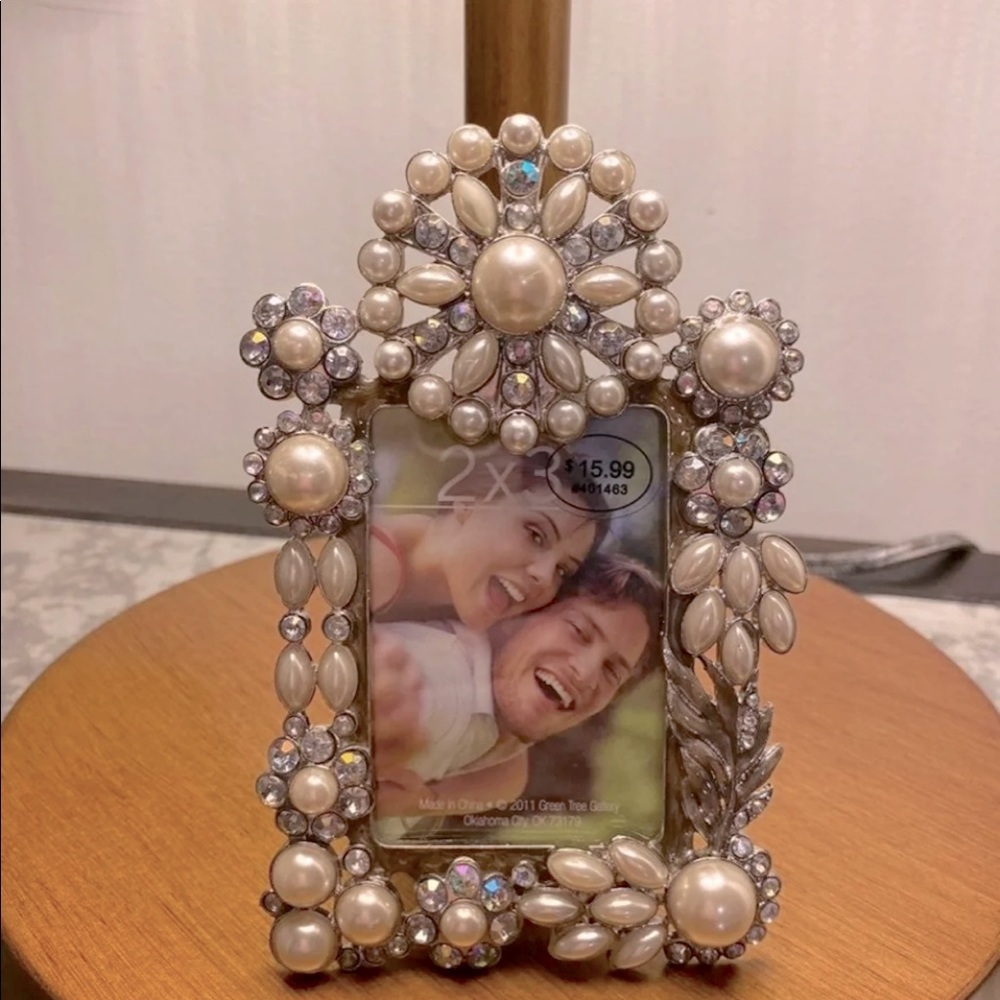SOLD!!    GREEN TREE GALLERY 2x3 Picture Frame